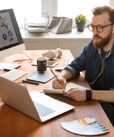 creating-digital-drawing-KAWHBQZ