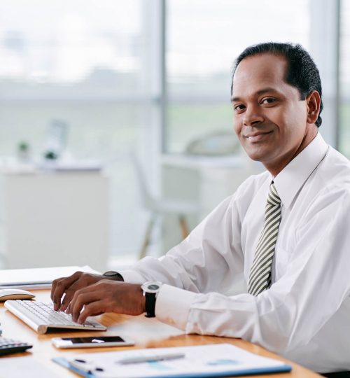 smiling-businessman-LUDSA3W