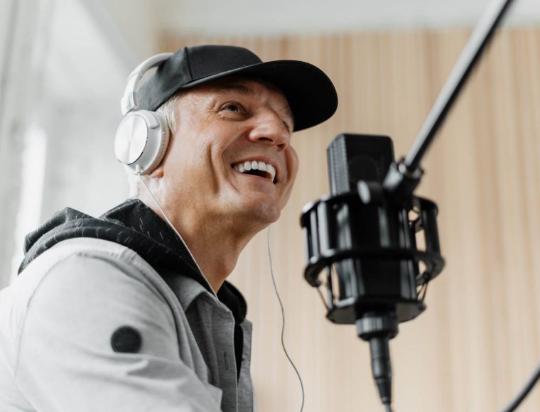 news-radio-a-man-in-headphones-works-in-a-studio-u-2022-03-02-21-18-02-utc